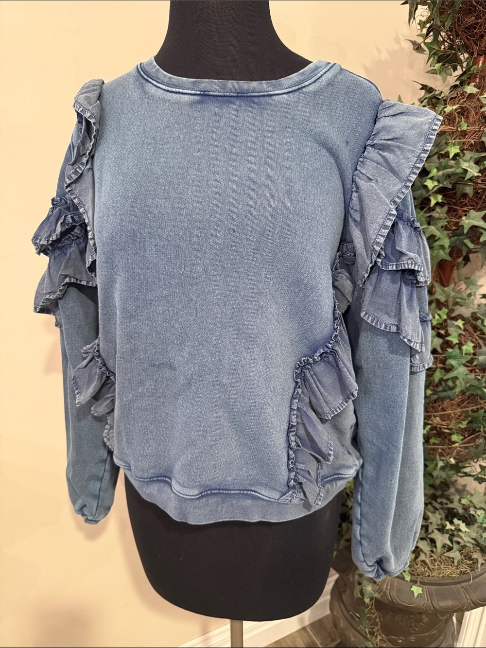 Tularosa Ruffle-Trim Denim-Look Blue Women's Sweatshirt size small